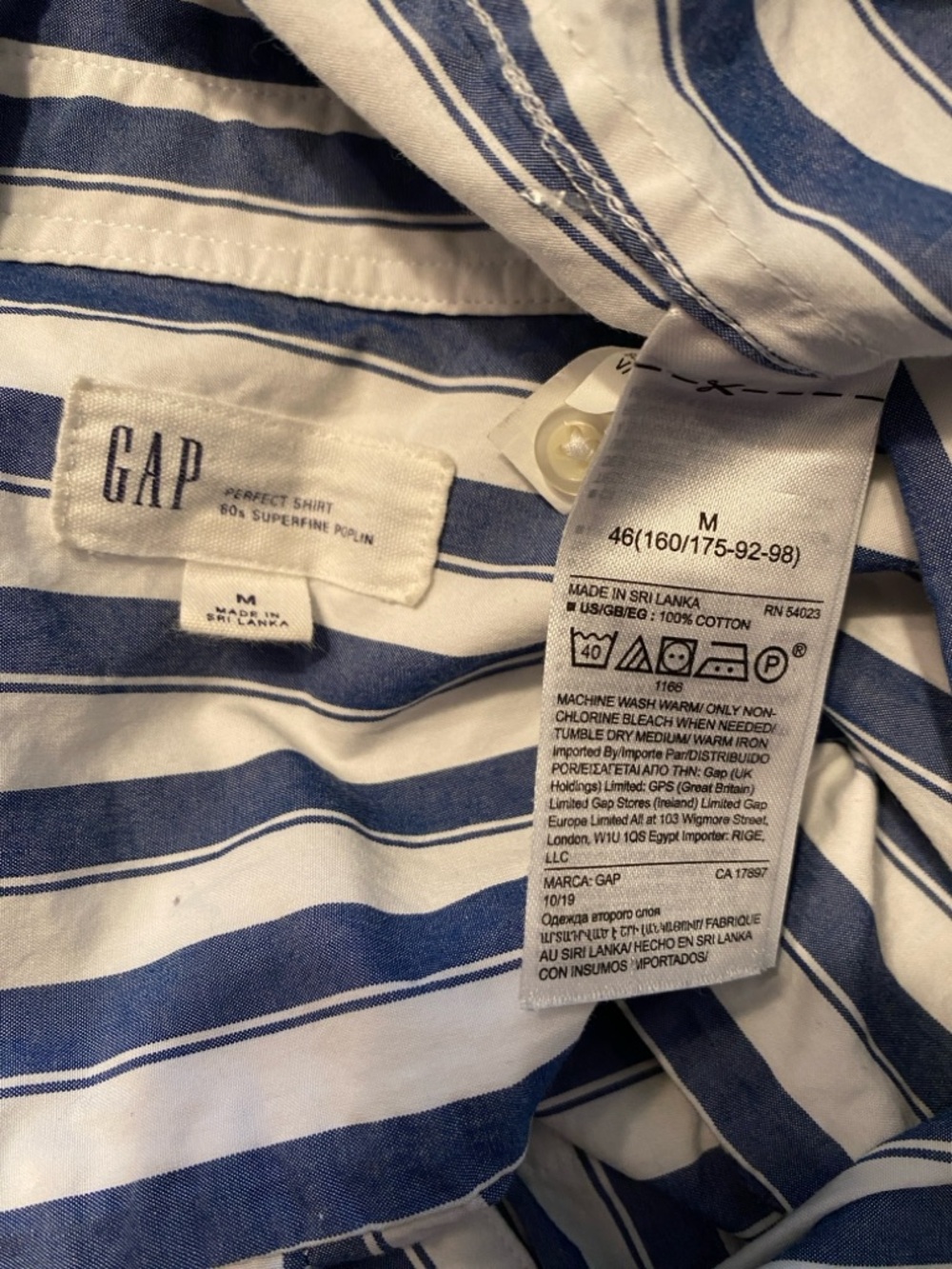 GAP Women’s Perfect Shirt Blue and White Vertical Stripe Button-Down. Size M. - Picture 5 of 5